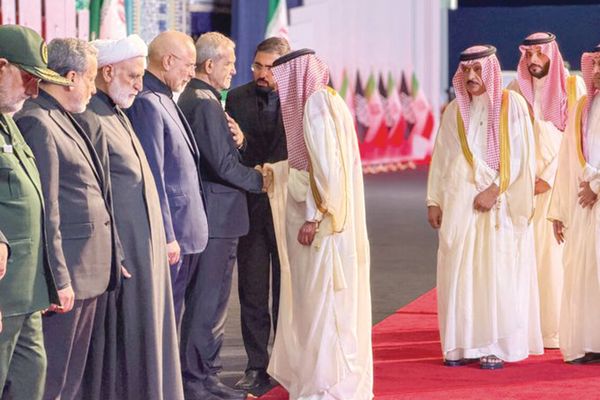 الخريجي ينقل تعازي القيادة للرئيس الإيراني في وفاة المرشد السابق