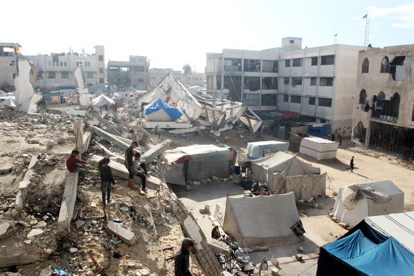 إصابة عدد من الفلسطينيين في قصف إسرائيلي استهدف خيمة نازحين بغزة