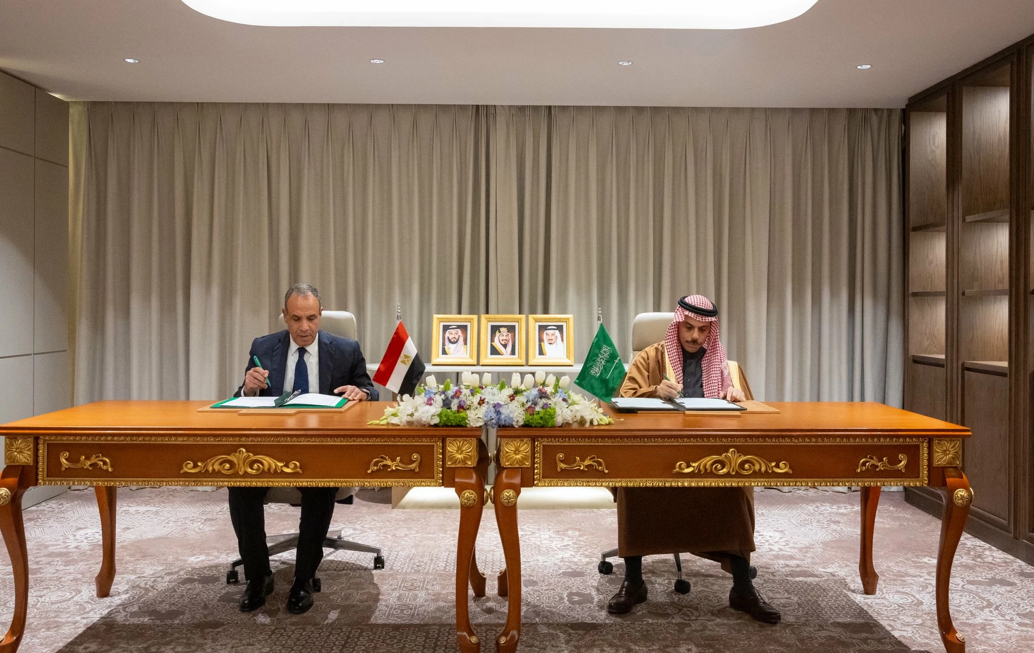 السعودية ومصر تلغيان التأشيرات لحاملي الجوازات الدبلوماسية والخاصة - أخبار السعودية