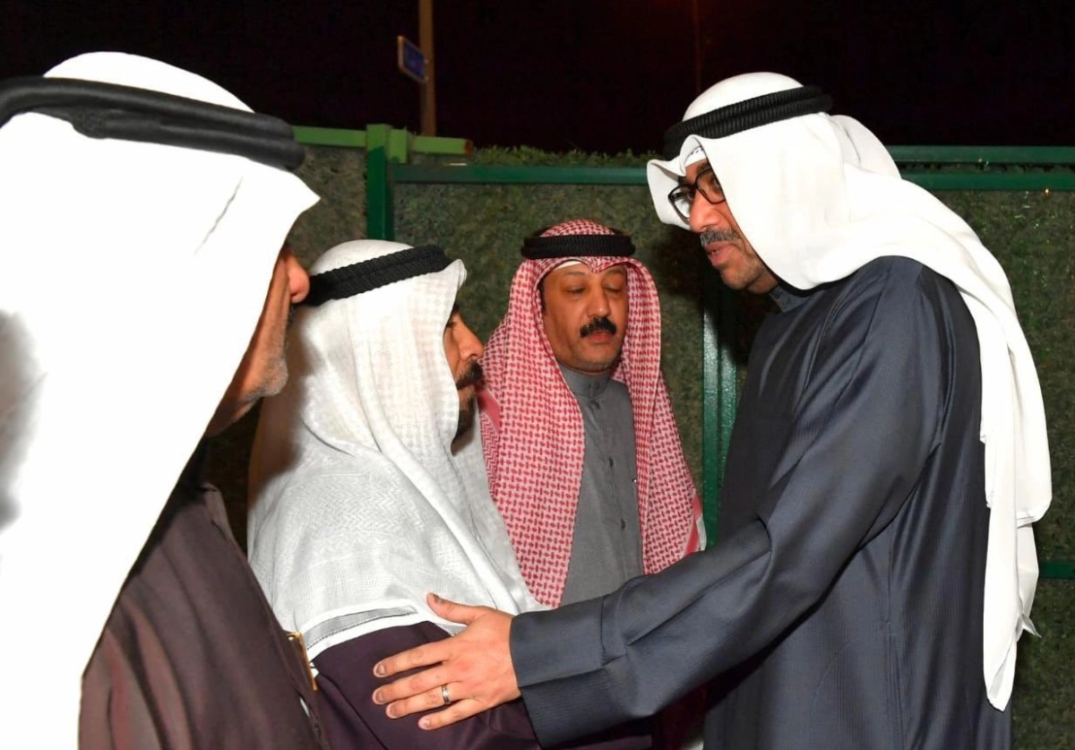 وزير الدفاع يعزي أهالي شهداء العمليات الحربية