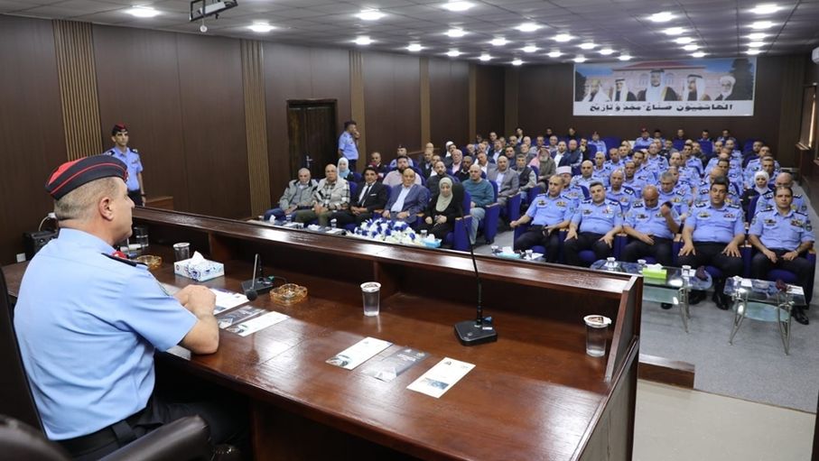 الأمن العام يُكرِّم السائقين المتميزين تقديرا لالتزامهم بقواعد المرور