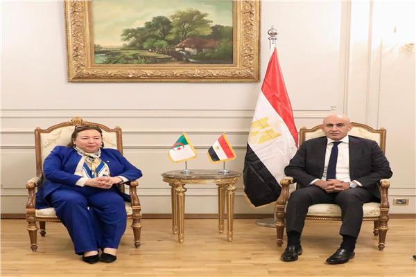 وزير التعليم يلتقي وزيرة التكوين والتعليم المهنيين الجزائرية لبحث آفاق التعاون