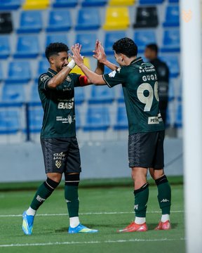 الخلود يعبر التعاون بثنائية في دوري روشن