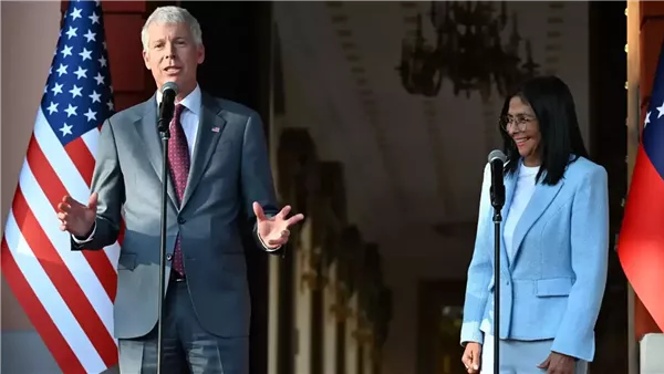 ترامب ينهي الحظر النفطي على كاراكاس ويبعث رسالة إلى الشعب الفنزويلي (فيديو)