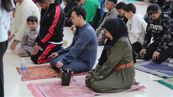 ما حكم اختلاط الرجال بالنساء في صلاة العيدين ؟ أمين الفتوى يجيب (فيديو)