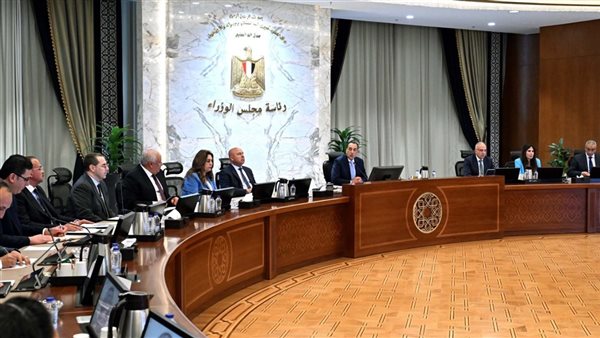رئيس الوزراء يستعرض موقف مشروعى رأس وشمس الحكمة بالساحل الشمالي