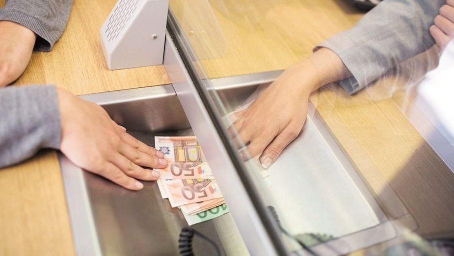 نشاط ملحوظ في محال الصرافة مدفوع بتحويلات المغتربين