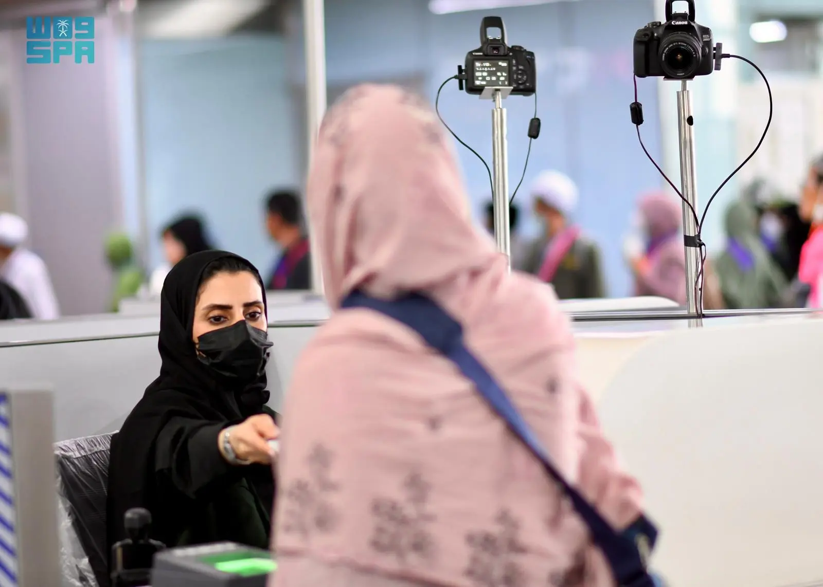 جوازات مطار الأمير محمد بن عبدالعزيز تستقبل أولى ر...