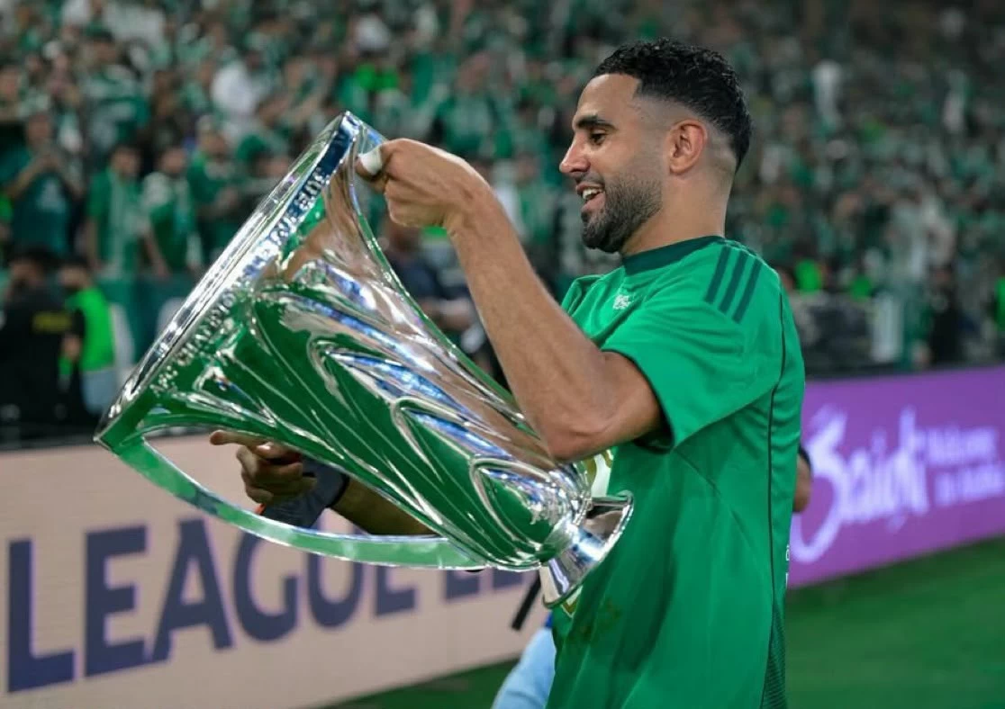 الأهلي يُفعّل بند إنهاء عقد رياض محرز