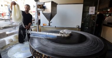 الكنافة البلدي بريحة وطعم زمان.. أشهر كنفانى منذ 51 عاما في الإسكندرية