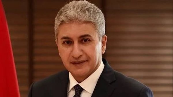 وزير السياحة يلتقي بمسؤولي إحدى الشركات العقارية لبحث الاستثمارات السياحية