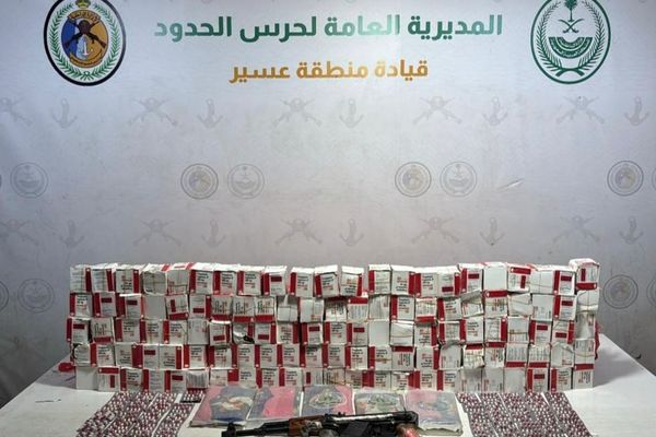 إحباط تهريب (79,000) قرص خاضع لتنظيم التداول الطبي و(5) كجم "حشيش" في عسير