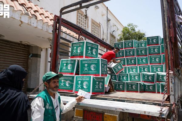 المملكة توزع (2,734) سلة غذائية في محافظة عدن