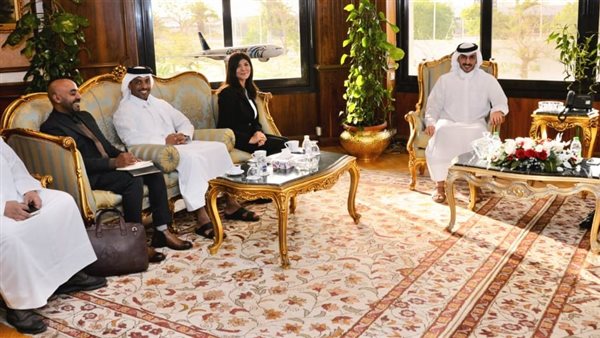 الحفني يبحث إنشاء مصنع لإنتاج وقود الطائرات مع مجموعة فهد آل ثاني القطرية
