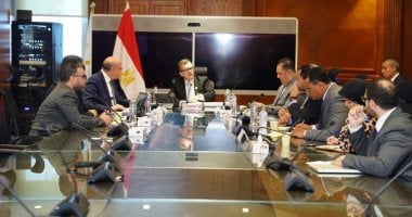 وزير التخطيط والتنمية الاقتصادية يبحث مع شركة "NI للاستشارات" هيكلة بنك الاستثمار