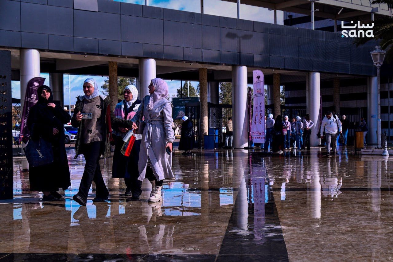 دمشق تنبض بالكتب.. تزايد الإقبال على فعاليات معرض الكتاب في أيامه الأخيرة