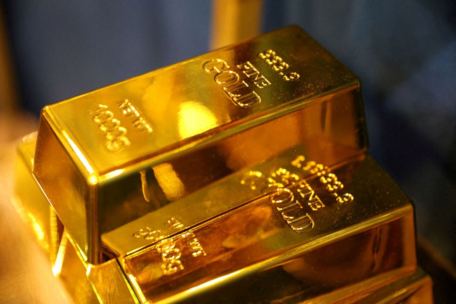تذبذب أسعار الذهب مع تقييم المستثمرين للهجوم الأمريكي على إيران