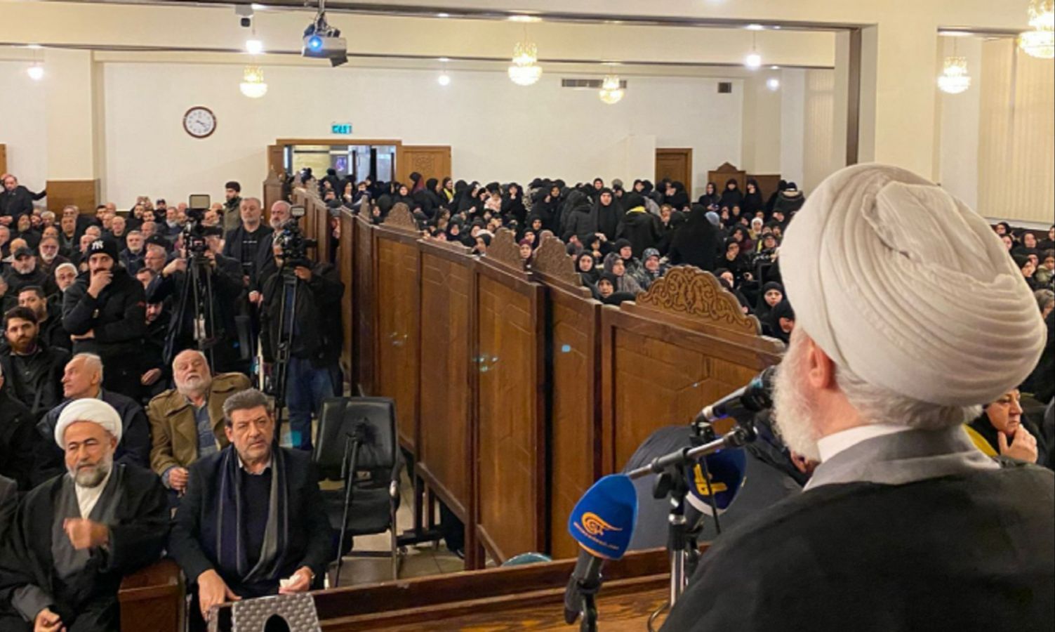 شاكرًا إيران... قاسم: لم نمكّن إسرائيل من احتلال أراضينا وأي مشروع لنزع السلاح لن يمرّ