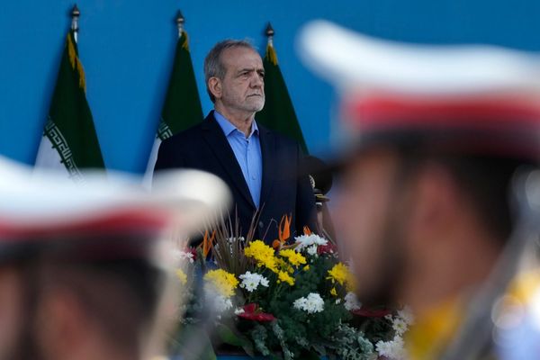 الرئيس الإيراني يؤكد تمسك بلاده بحقوقها النووية وسط استمرار المحادثات مع الولايات المتحدة