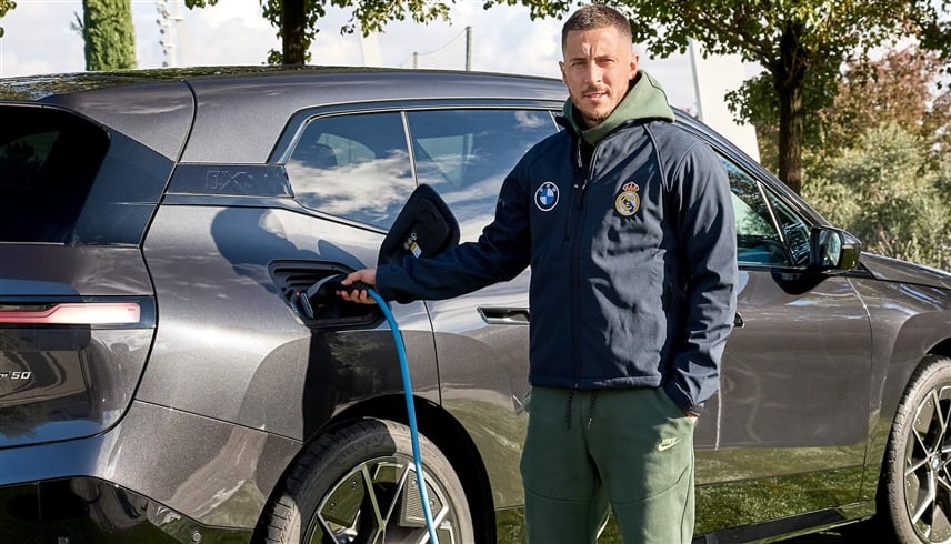 هازارد.. من نجومية الملاعب إلى سائق تاكسي