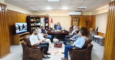 وكيل صحة سوهاج يبحث تطوير الخدمات الدوائية بمستشفى سوهاج العام