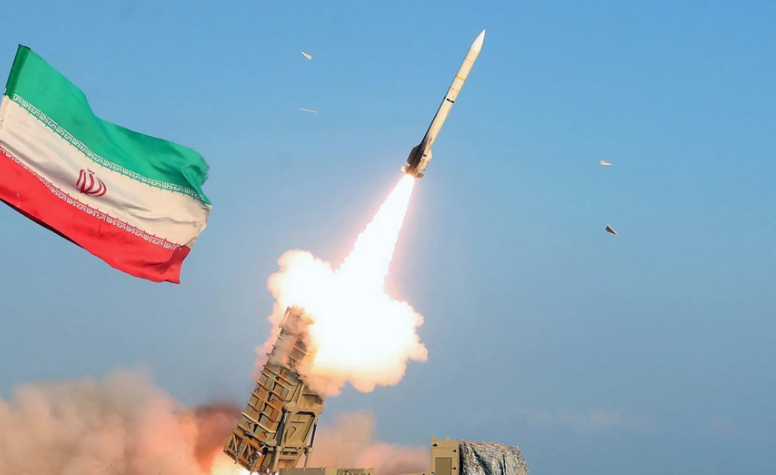 الحرس الثوري الإيراني يتوعد برد «مدمر» بعد الهجوم الأمريكي