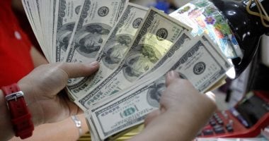 أسعار العملات اليوم الجمعة.. استقرار الدولار واليورو والريال بالبنوك