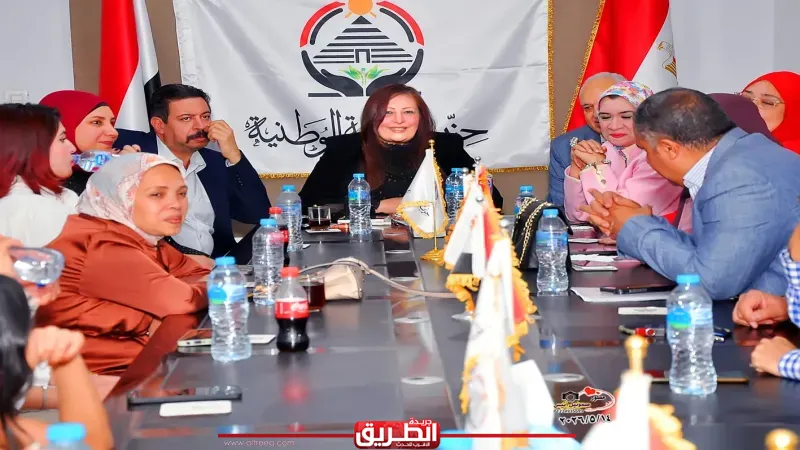 إليزابيث شاكر تقود حوارًا مباشرًا مع أهالي أسيوط لبحث الملفات الخدمية والتنموية