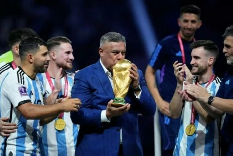 منع رئيس الاتحاد الأرجنتيني لكرة القدم من السفر