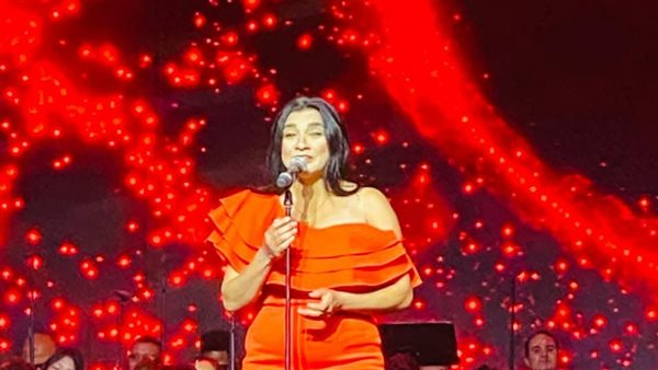 رحاب مطاوع ترتدي عباءة وردة الجزائرية وتبهر الحضور فى ثاني أمسيات عيد الحب بالأوبرا