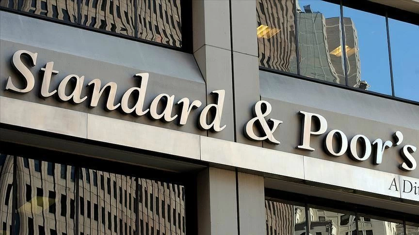 لماذا خفضت «S&P» التصنيف الائتماني لهذه الدولة ؟