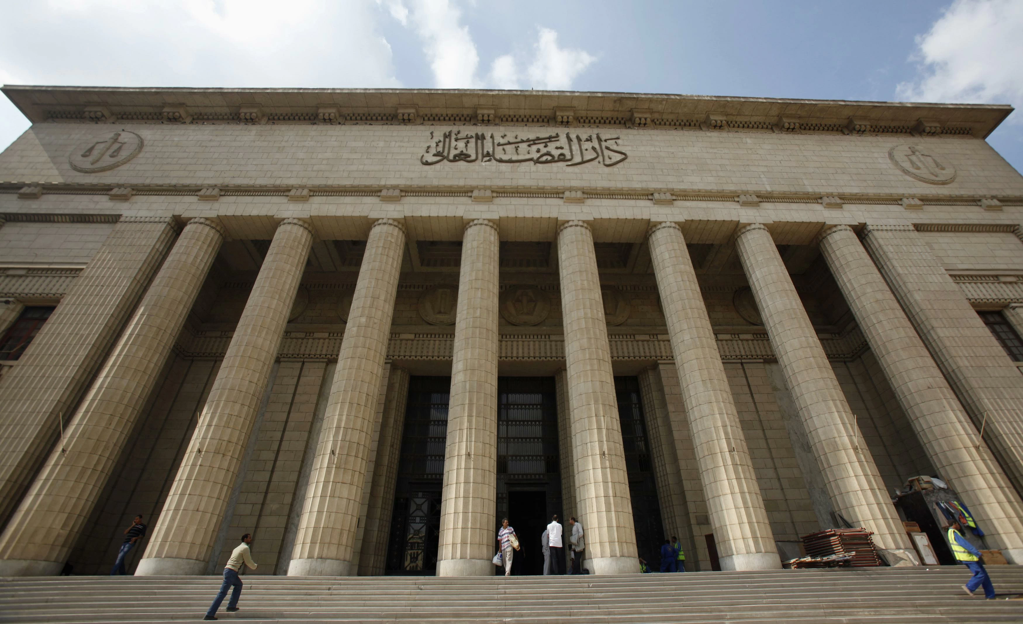 اختلاسات بالملايين تهزّ مكتب برلماني مصري