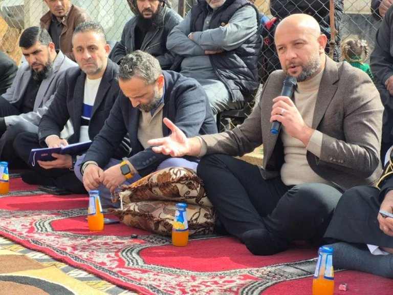 وزير الطوارئ يلتقي مندوبي المخيمات في إدلب لبحث العودة وتأهيل البنى التحتية