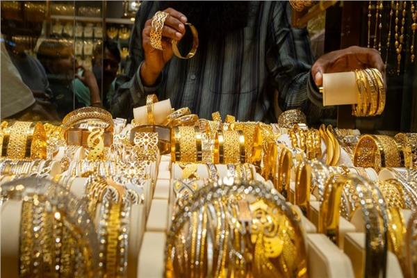 الذهب يواصل نزيف الخسائر.. والجرام يفقد 100 جنيه