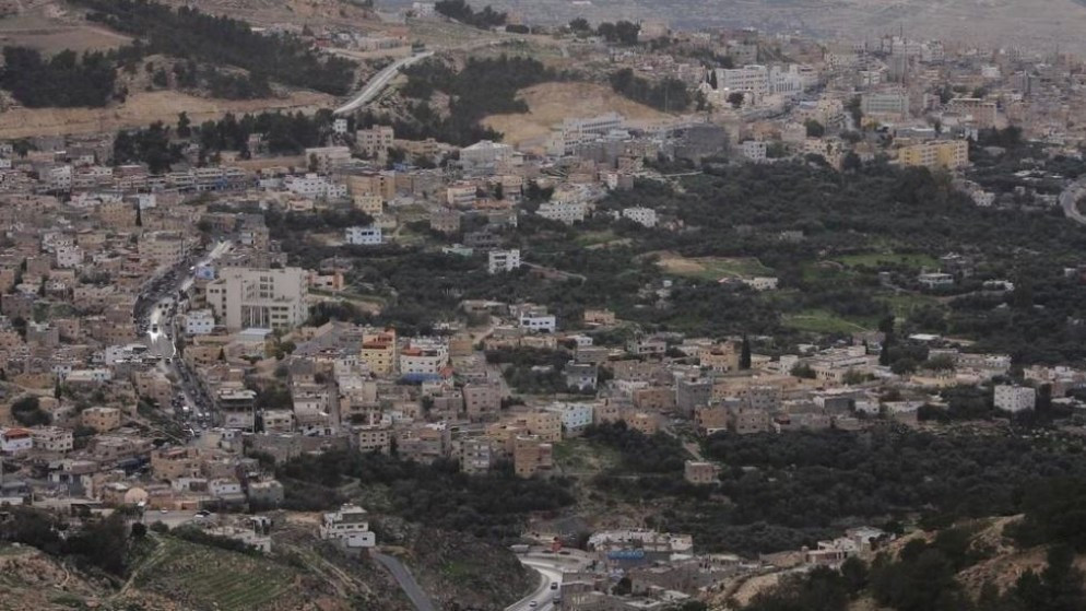 تركيب أجهزة تتبع إلكتروني على مركبات نقل السماد العضوي في الطفيلة