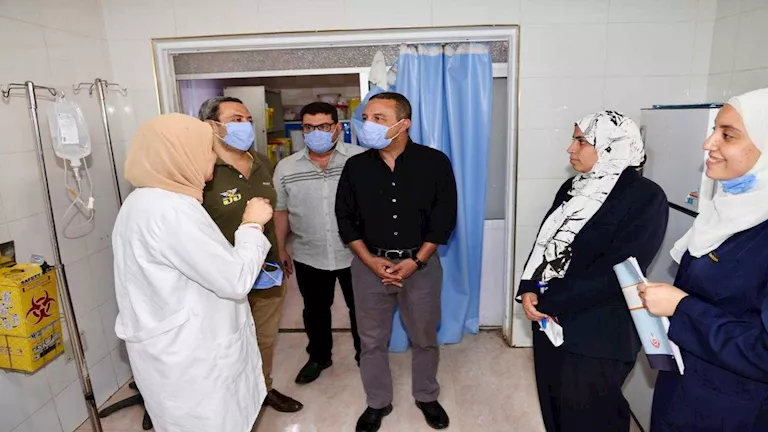 جولة مفاجئة لمحافظ المنوفية داخل مستشفى السادات (صور)
