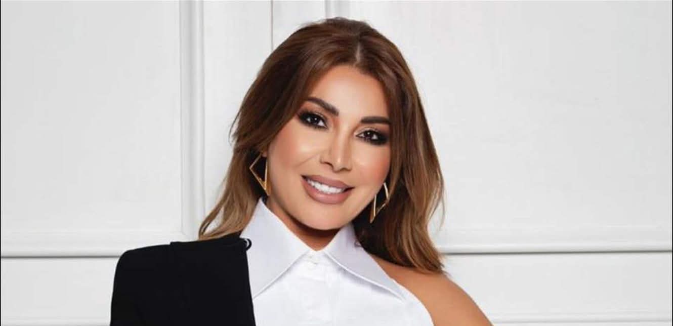 بعد سنوات من الغياب .. ألين خلف تذرف الدموع على المسرح وتخطف الأنظار