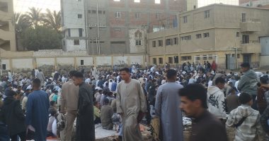 الأطفال والكبار.. تكبيرات عيد الفطر المبارك فى كل مكان بساحات المنيا (فيديو)