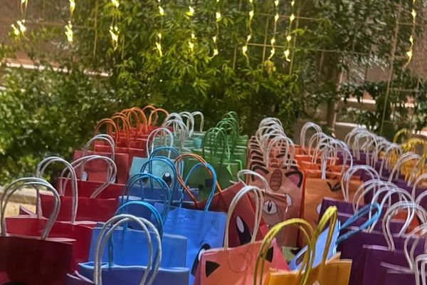 أهالي حي الشفاء بشقراء يعايدون جيرانهم بليلة "فرحة عيد" وللكبار نصيب
