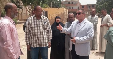 رئيس مدينة إسنا يتفقد منطقة حاجر نجع العرب ويعد الأهالى بحل مشاكلهم