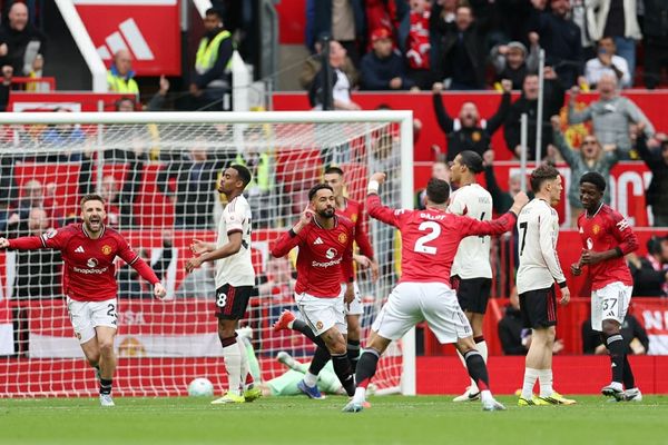 مانشستر يونايتد يفسد "ريمونتادا" ليفربول بثلاثية مثيرة بالدوري الإنجليزي