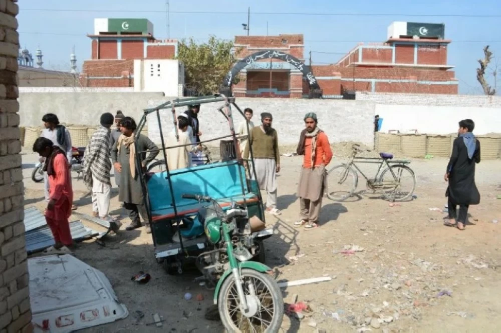 مقتل 11 رجل أمن وطفل في هجمات شمال غرب باكستان