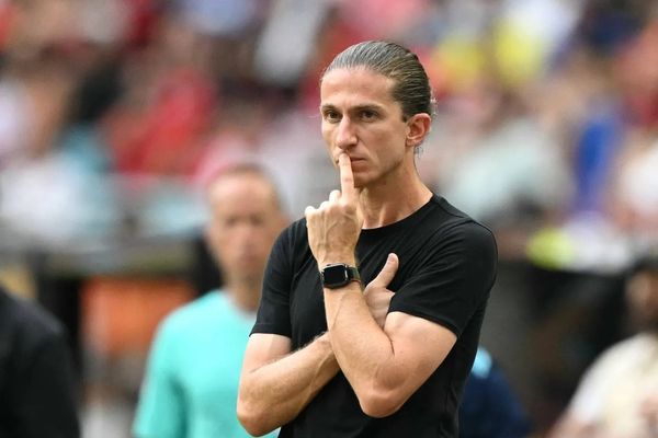 نادي موناكو الفرنسي يتعاقد مع المدرب البرازيلي فليبي لويس