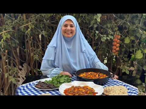 ياجماعه الحقوني مش عارفه اشيل ايدي من المسقعه احلي مسقعه بالسجق هتاكلوا صوابعكم وراها