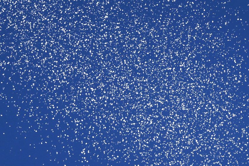 طائرات إسرائيلية تلقي مناشير فوق بيروت محدثة دويا يثير هلعا بين السكان