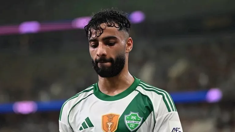 رامز جلال يستقبل لاعب الأهلي السعودي صالح أبو الشامات