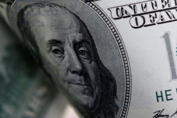 ارتفاع الدولار بدعم تفاؤل الأسواق بالمحادثات الأمريكية الإيرانية