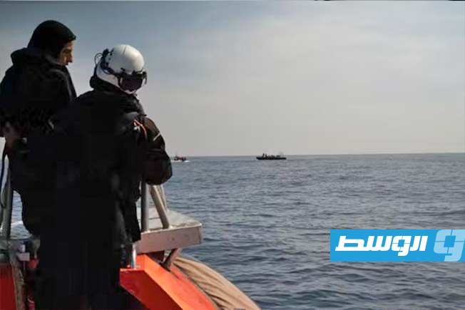 «لوموند»: مفارقات في حادثة إطلاق حرس السواحل الليبي النار على سفينة إنقاذ