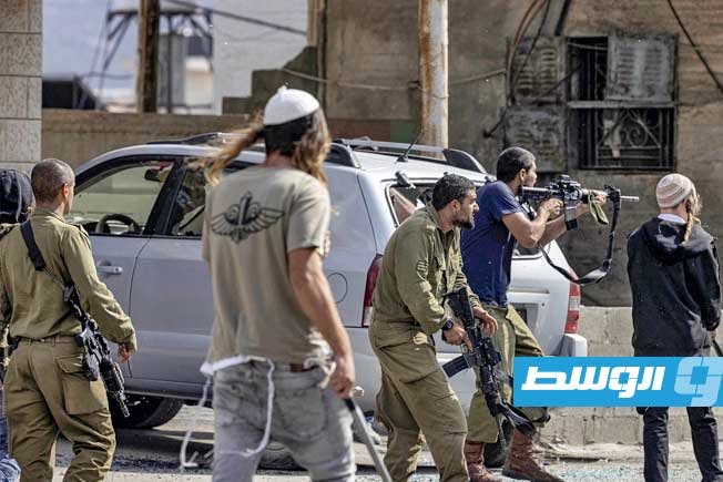 مستعمرون صهاينة يهاجمون مبنى بلدية حوارة في الضفة الغربية ويسرقون أغنام الفلسطينيين