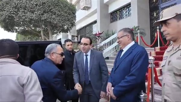 محافظ الإسماعيلية الجديد يصل الديوان العام ويبدأ مباشرة مهام عمله
